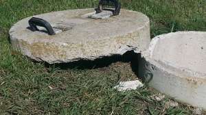 Damaged manhole cover 171208 143219