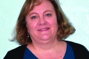 I 09 16 states lesley head shot